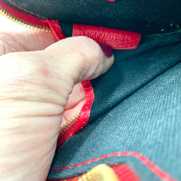 Burberry Red and Beige Heart Crossbody Bag #999 - Picture 4 of 4